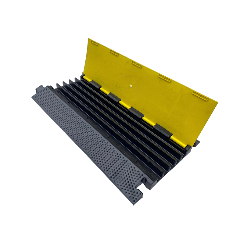 SH018-5S Modulaire, in elkaar grijpende rubberen en plastic kabelbeschermer voor zwaar gebruik